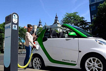 新能源二手车残值调查：一年掉价2万三年蒸发50%，车主“骑虎难下”