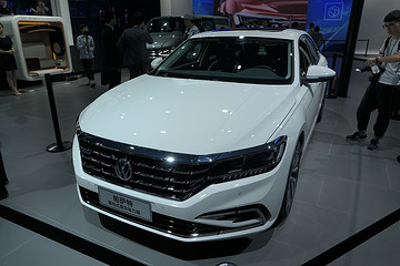 【新车驾到】纯电续航里程达63km 帕萨特PHEV亮相广州车展