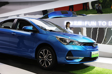 电动标兵，新款艾瑞泽5e正式亮相上海国际车展