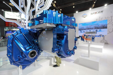 德纳增强型 TM4® MOTIVE™ 马达和逆变器发布， 为轻型车提供更佳扭矩和更长行驶里程