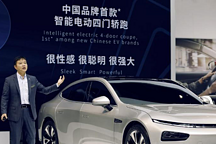 純電動轎跑小鵬P7已開啟預(yù)定，車長4.9米，軸距3米，NEDC續(xù)航600km
