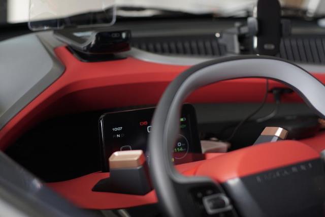 明明是汽車(chē)，外觀卻如同噴氣飛機(jī)，就像一枚漂亮的飛行棋