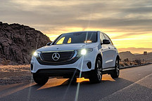 在拉斯维加斯试驾梅赛德斯奔驰首款量产纯电动EV车型EQC！