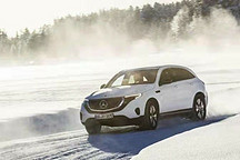 奔驰纯电动EQC瑞典试驾 操控内饰远远高于GLC