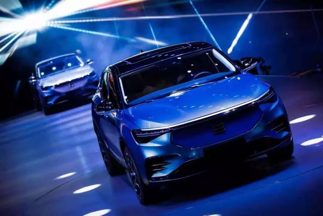 但愿沒把牛皮吹大的電咖旗下天際ME7續(xù)航高達(dá)700km五屏即時互聯(lián)