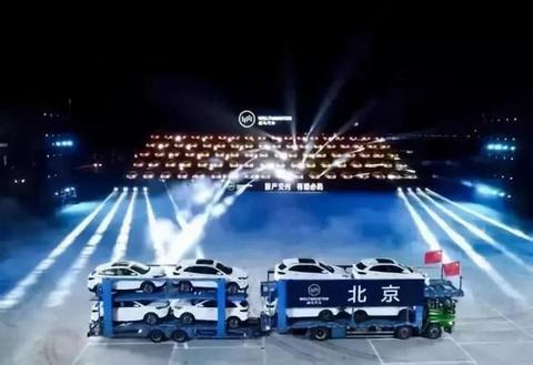 当蔚来ES8第10000辆车下线，李斌能收拾好“奶妈陪跑车”事件吗？