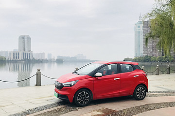 过分啦！A00级配HUD，续航300公里，新车6.68万起售