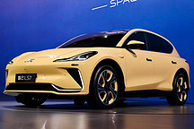 首款量产半幅方向盘，配巨幅可升降大屏，智己LS7售价35万起