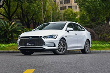 比亚迪秦又出新款，外形依旧霸气，内饰和续航有亮点！