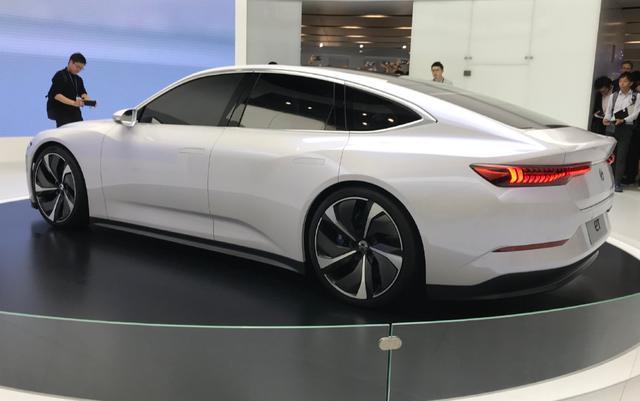 蔚来ET预览版正式亮相，续航超550km，Model 3感觉到压力了么？