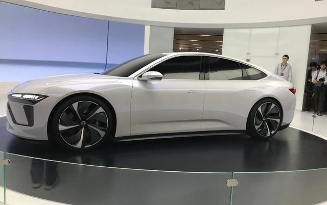 蔚來(lái)ET預(yù)覽版正式亮相，續(xù)航超550km，Model 3感覺(jué)到壓力了么？