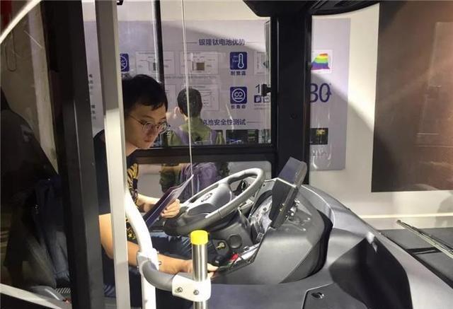 風(fēng)波過后銀隆強(qiáng)勢(shì)回歸！攜3萬次充放電氫燃料客車亮相道路運(yùn)輸展