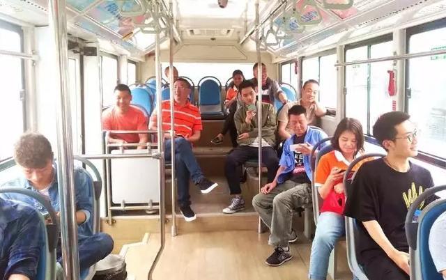 百公里耗氫3.4kg，續(xù)航超500公里，國產(chǎn)自主氫燃料電池車亮相成都