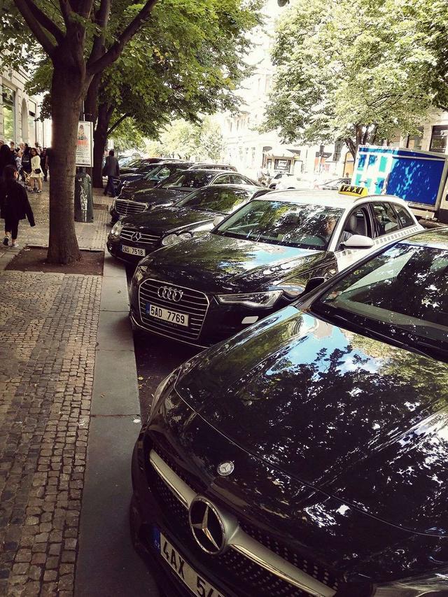 歐洲路上大部分的車都沒(méi)有天窗，你知道是為什么嗎？