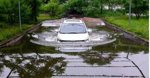 扬言能在1米深水中浸半小时的纯电动汽车，到底能不能涉水？