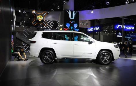 純電續航70km，全新Jeep指揮官PHEV亮相成都車展