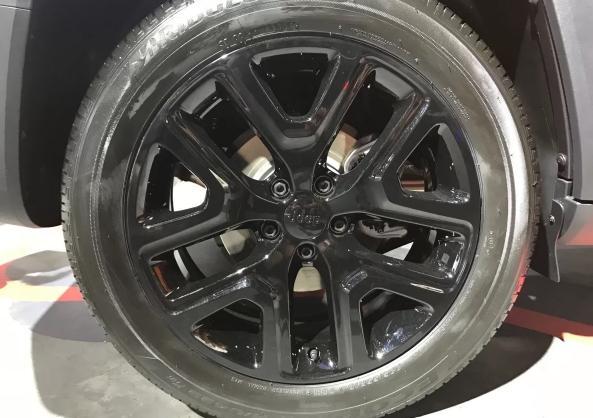 純電續航70km，全新Jeep指揮官PHEV亮相成都車展