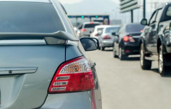 燃油車和新能源汽車報廢標(biāo)準(zhǔn)出爐，你開的車有“危險”嗎？