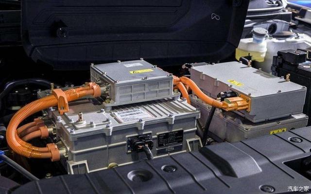 如果電動車發生碰撞，漏電和起火兩者誰更危險？