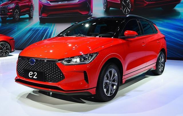 高爾夫純電上市，續(xù)航270公里售14.77萬起，酷似GTI