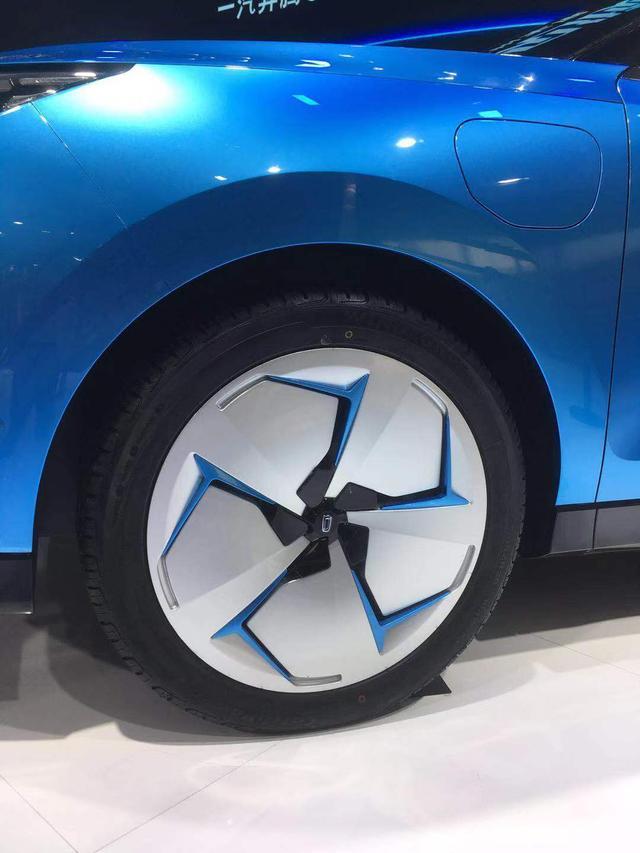 广州车展：一汽奔腾新车发布，定位纯电动中型SUV