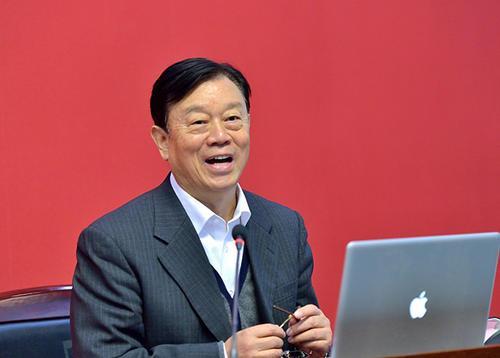 15個(gè)儲(chǔ)氫罐，滿載40噸，續(xù)航400公里，佛山飛馳氫能牽引車亮相
