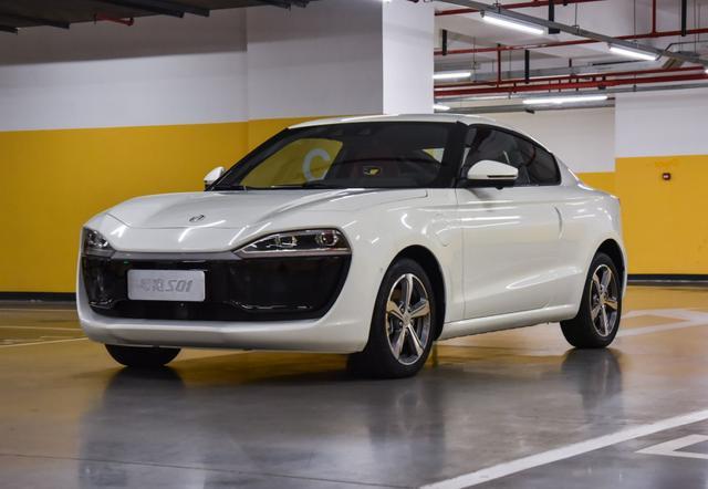 十萬出頭就能買的轎<a class='link'  target='_blank'>跑車</a>型，顏值不輸豪車，還有黑科技