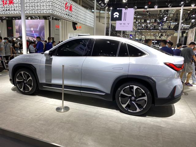 對標(biāo)特斯拉MODEL Y的國產(chǎn)轎跑SUV，蔚來EC6亮相，下月上市