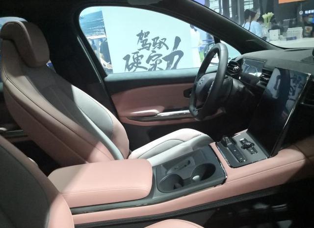 對標(biāo)特斯拉MODEL Y的國產(chǎn)轎跑SUV，蔚來EC6亮相，下月上市