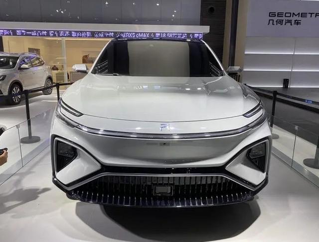 <a class='link'  target='_blank'>榮威</a>高端SUV亮相車展，不僅支持5G和自動駕駛，實力也不錯