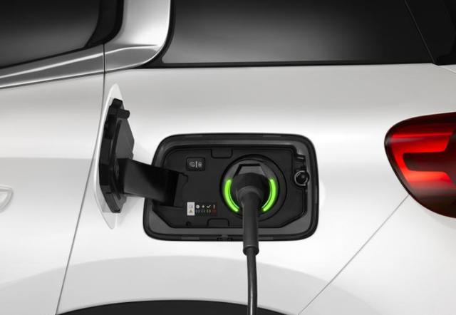 續(xù)航58公里還有前后雙電機(jī)，雪鐵龍首款插混車型亮相，即將上市