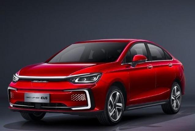 比亞迪全新SUV領(lǐng)銜，多款重磅電動(dòng)車亮相，成都車展前瞻