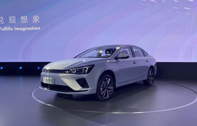 售價(jià)16.28萬(wàn)起，620km同級(jí)“續(xù)航王”榮威R ER6正式上市