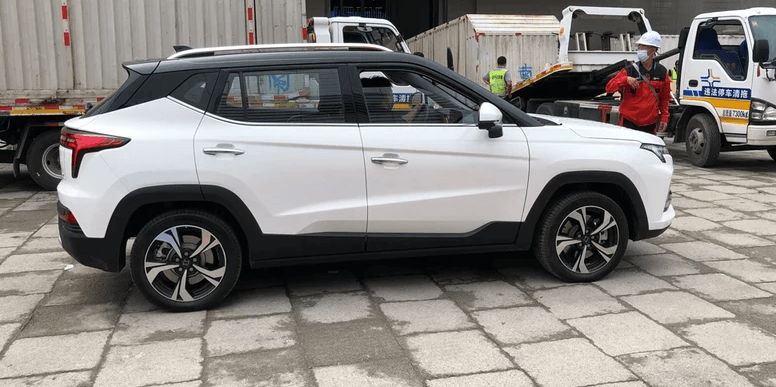 北京車展探館：610km日產(chǎn)跨界純電領(lǐng)銜，紅旗E-HS9亮眼