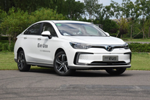 老车改款再升级，3款续航超500公里的国产纯电动轿车可推荐