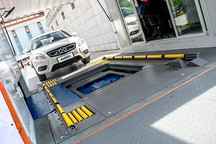 换电三分钟，续航500公里！为何车企不去深度研究发展换电模式？