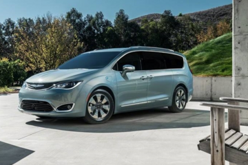 这才是居家出行的好选择，轴距超3米油耗不到2升，还是进口车