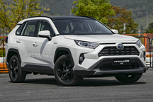 丰田最省油SUV上市，百公里油耗仅4.7升，本田这次怕了吗？