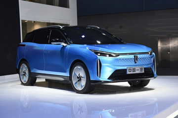 续航450公里也想对标比亚迪，内饰不输奥迪，这国产车太自信