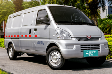 最大续航300公里8.38万起，五菱发布荣光EV，搭磷酸铁锂电池