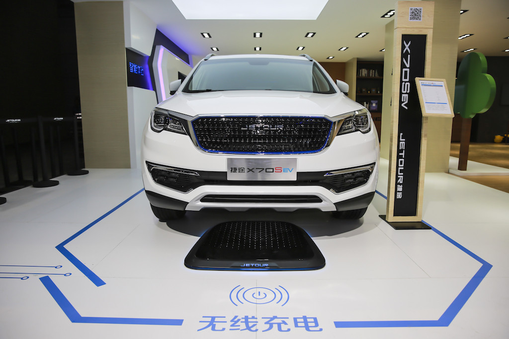 Шанхайский автосалон 2019: первая чисто электрическая модель Jietu Motor Jietu X70S EV дебютировала на Шанхайском автосалоне, предлагая две версии диапазона.