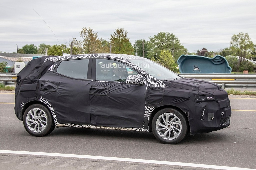 2021-chevy-bolt-electric-utility-vehicle-euv-spied-is-an-electric-crossover_5.jpg