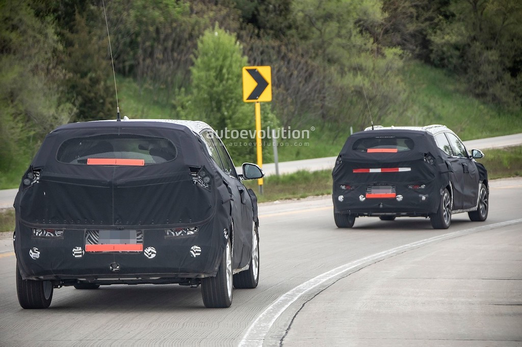 2021-chevy-bolt-electric-utility-vehicle-euv-spied-is-an-electric-crossover_14.jpg