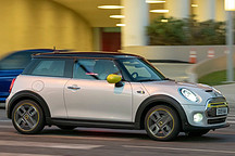 開起來就像卡丁車的大玩具 MINI COOPER SE官圖曝光