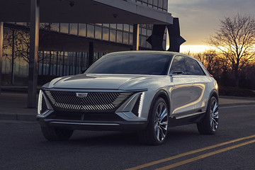 凯迪拉克首款纯电动亮相，配33英寸OLED曲面屏，483km续航明年上市