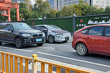 吉利几何B路试谍照曝光！或于2020年北京车展正式亮相！