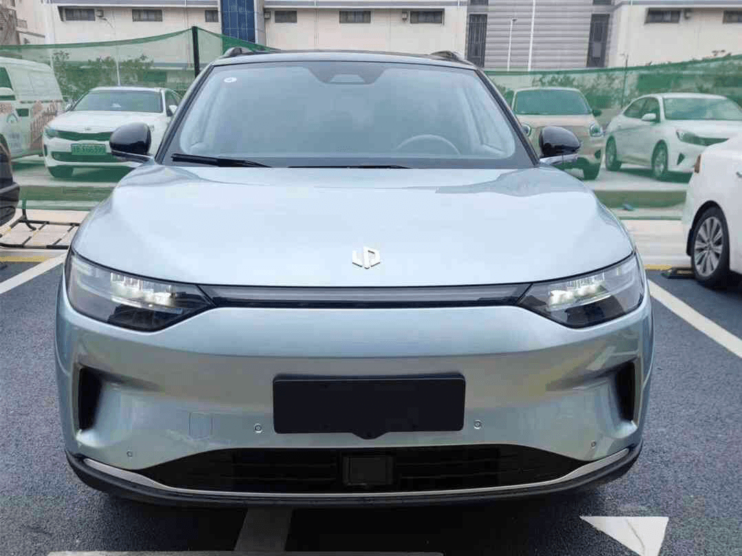 號(hào)稱價(jià)格屠夫，助力零跑一舉奪冠，零跑C11值嗎？咱來(lái)聊聊優(yōu)缺點(diǎn)