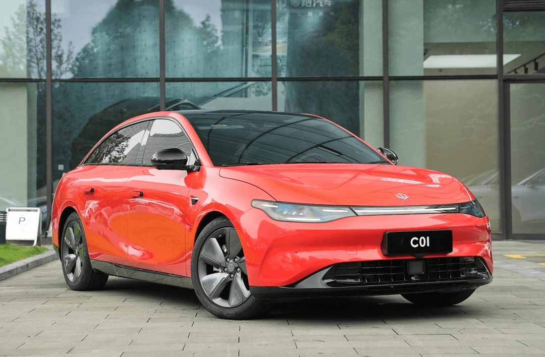 國(guó)產(chǎn)車企造不好中大型轎車？零跑C01不同意，對(duì)比比亞迪漢如何？