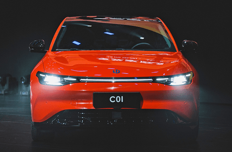 国产车企造不好中大型轿车？零跑C01不同意，对比比亚迪汉如何？