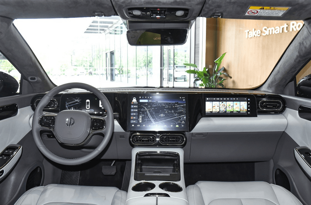 國(guó)產(chǎn)車企造不好中大型轎車？零跑C01不同意，對(duì)比比亞迪漢如何？